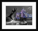 Fountian at tower bridge by Assaf Frank